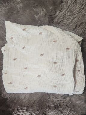 Cream Muslin Crib Sheet with Brown Sun Motifs